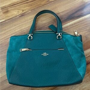 Coach Green Shoulder Bag with Classic Design